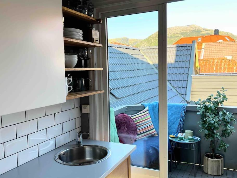 Central 2Br With Balconies And Art In Historical University Area Bergen Extérieur photo