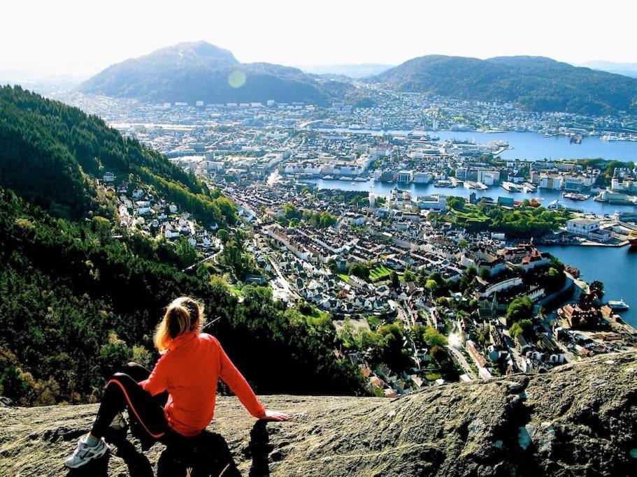 Central 2Br With Balconies And Art In Historical University Area Bergen Extérieur photo