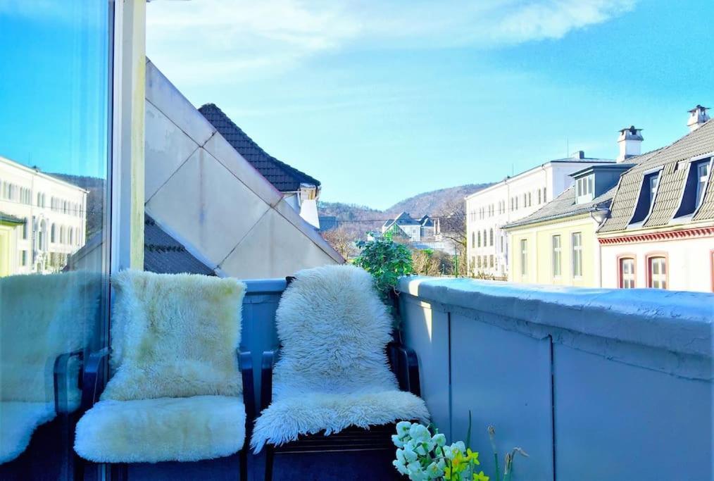 Central 2Br With Balconies And Art In Historical University Area Bergen Extérieur photo